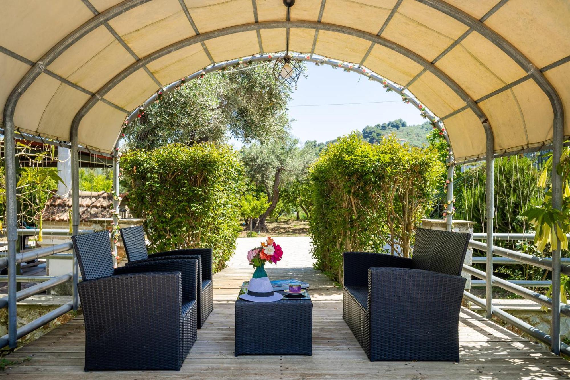 Blue Butterfly Apartment Skopelos Town Ngoại thất bức ảnh